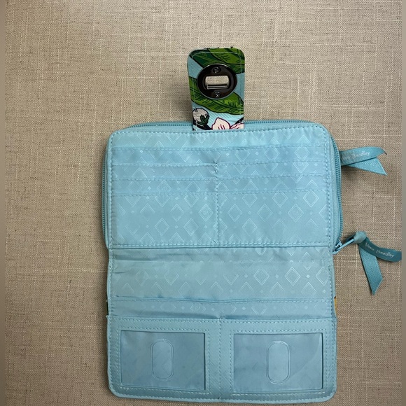 Vera Bradley RFID TurnLock Wallet in Lemon Groveš EUC - Picture 4 of 4